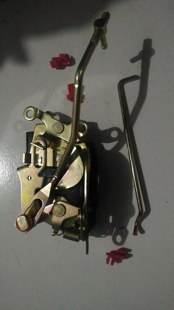 Door Lock Kunci Pintu Samping Kiri Suzuki Futura 82202-85500