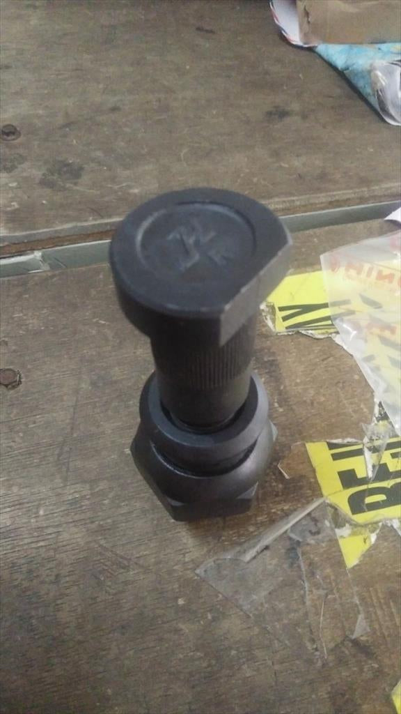 Baut Roda Hub Bolt Belakang Hino Lohan LH / RH