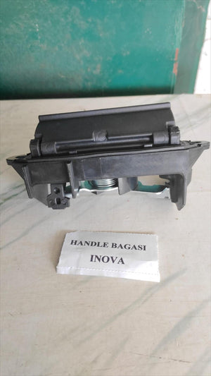 Handle Pintu Belakang Bagasi