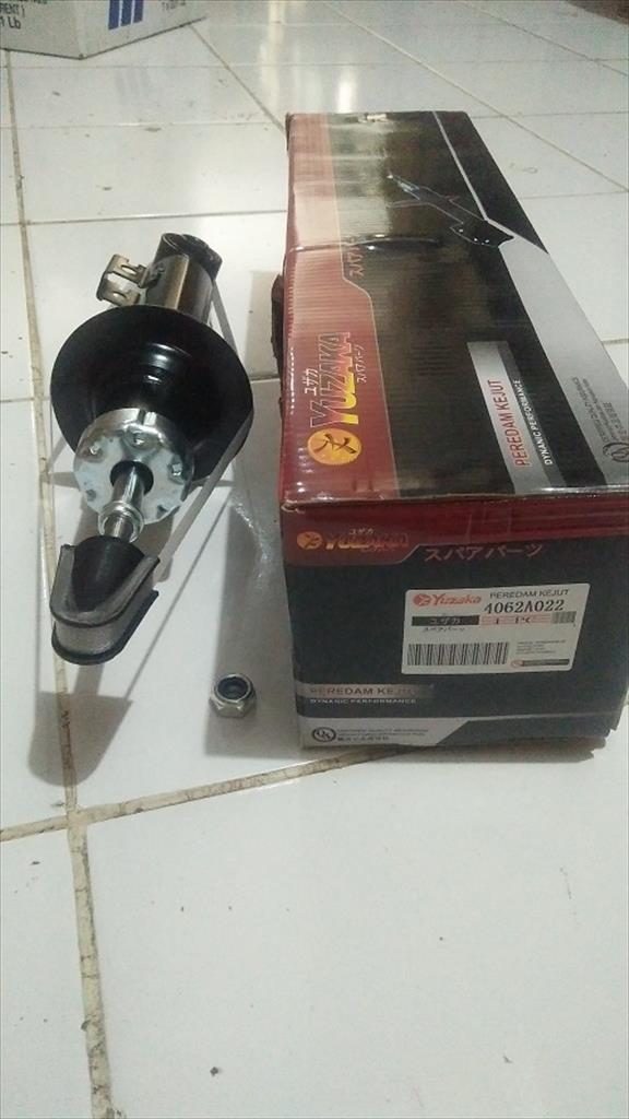 Shock Absorber Breaker Depan Triton Pajero Sport Yuzaka 4062A022