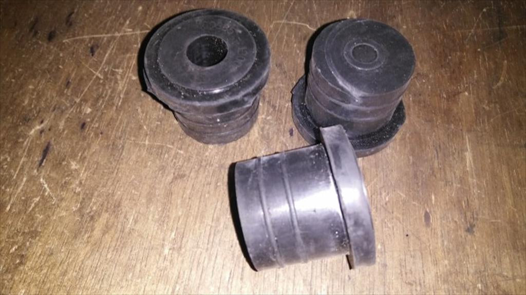 Karet Bos Bushing Pen Per Suzuki Carry Futura 09320-14021 Original