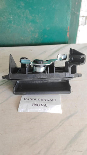 Handle Pintu Belakang Bagasi