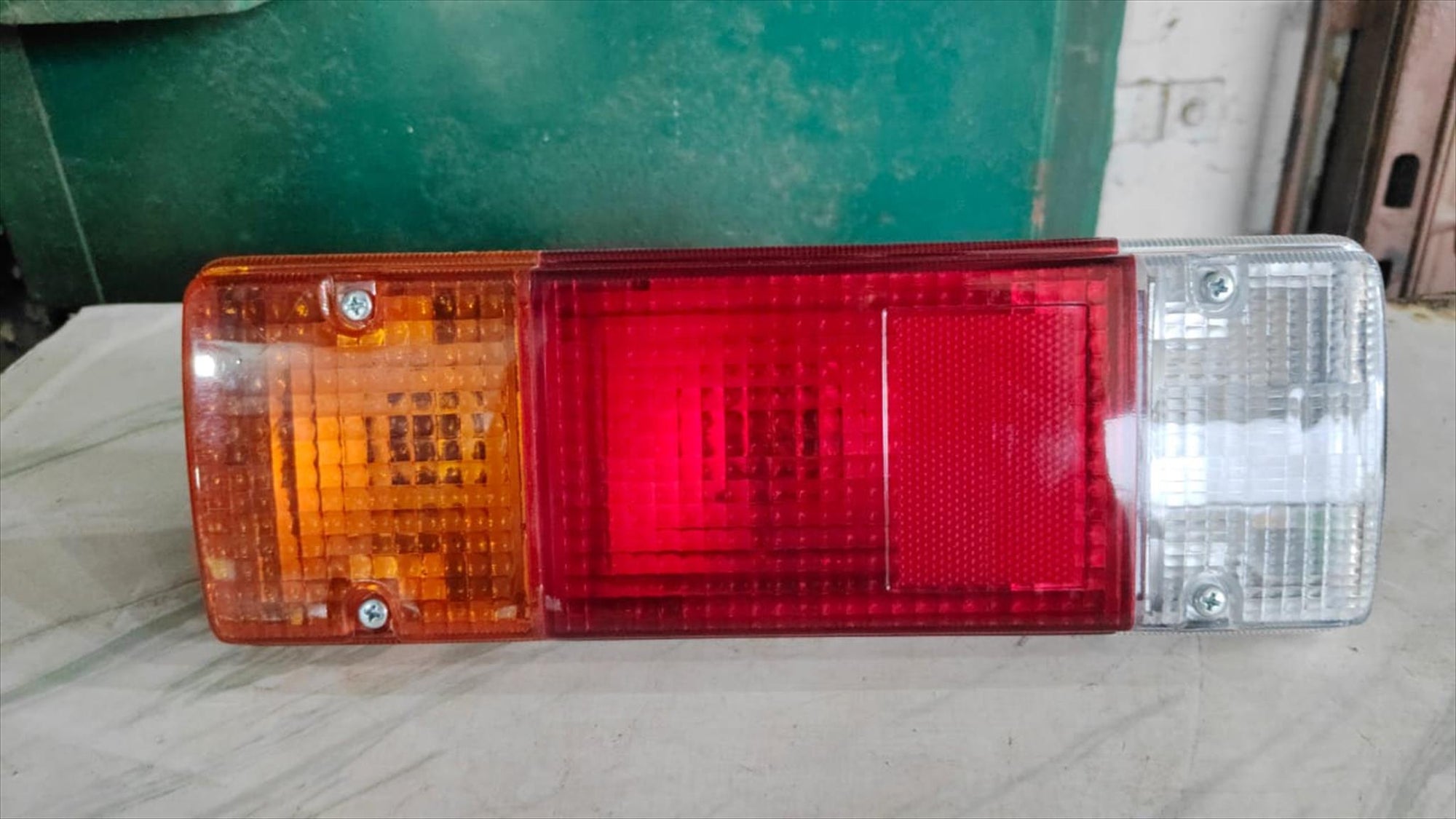 Lampu Belakang Stop Lamp Dyna